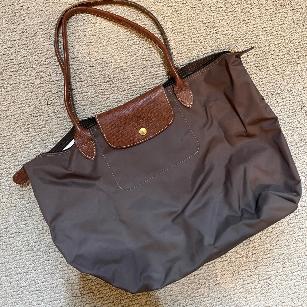 brown longchamp medium size